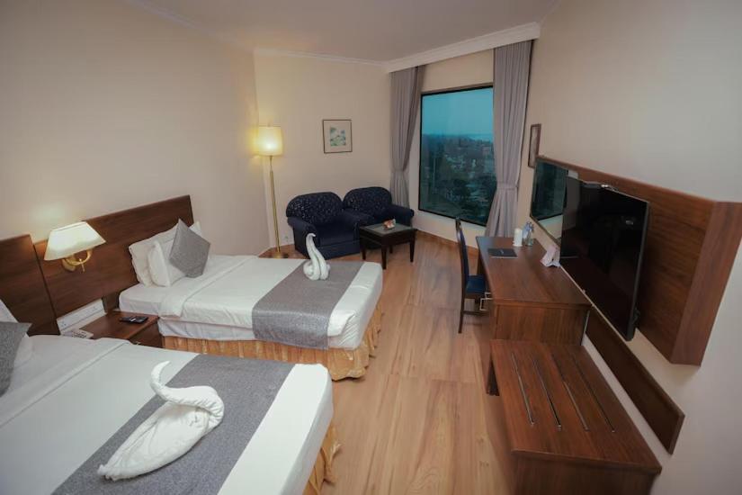The Quilon Beach Hotel And Convention Center Kollam Zewnętrze zdjęcie