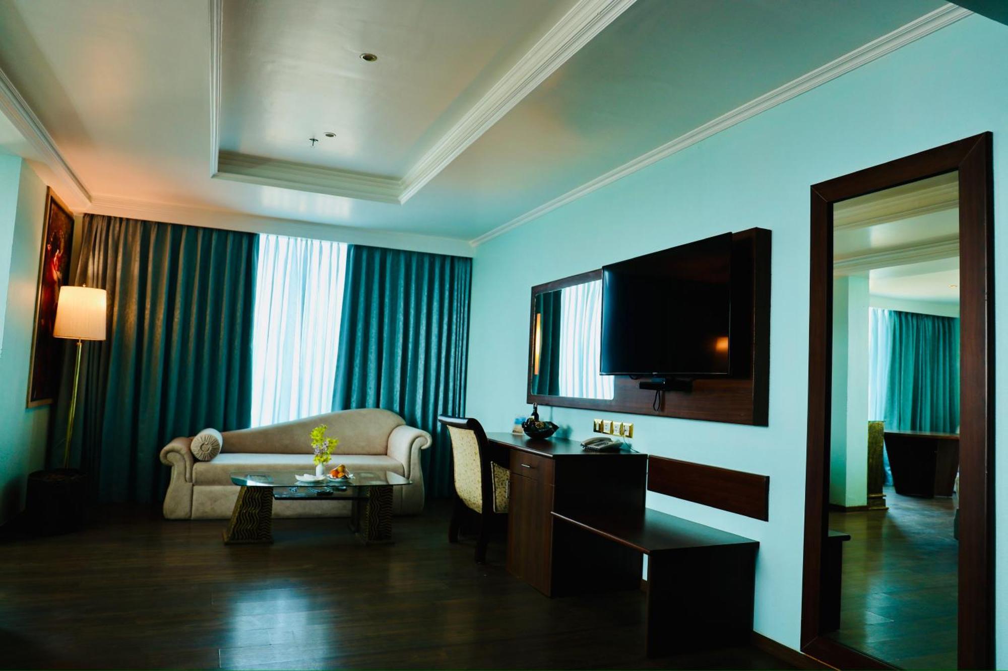The Quilon Beach Hotel And Convention Center Kollam Zewnętrze zdjęcie