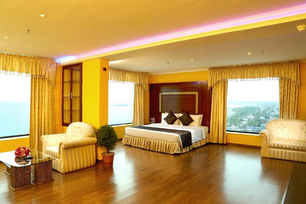 The Quilon Beach Hotel And Convention Center Kollam Zewnętrze zdjęcie